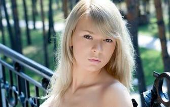 Beautiful Blonde Posing Desktop Pc And Mac Wallpaper