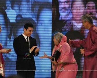 Social Worker Sindhutai Sakpal At Cnn Ibn Heroes Awards Wallpaper