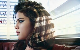 Blonde Selena Gomez Image In HD New Wallpaper