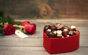 Valentines Day Chocolate And Bouquet Wallpaper