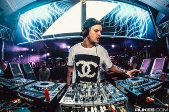 Avicii HD Wallpaper