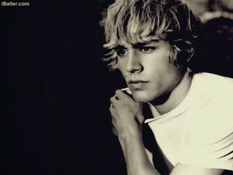 Charlie Hunnam Wallpaper