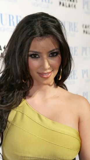 Kim Kardashian Wallpaper For iPhone