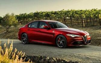 Alfa Romeo Giulia HD Wallpaper IHD