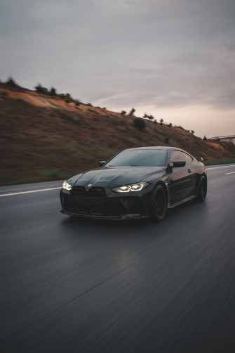 A Black Sports Car Driving Down The Road Photo T Rkiye