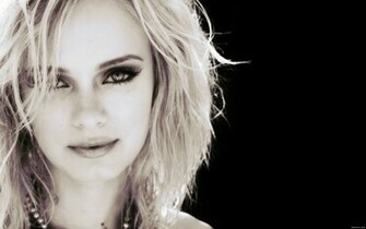 Sara Paxton Desktop Wallpaper