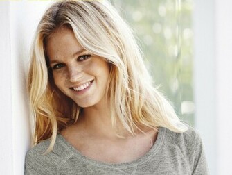 Erin Heatherton Wallpaper