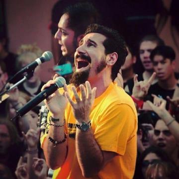 Serj Tankian Y Daron Malakian System Of A Down Rock Bands Singer