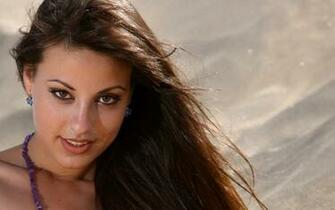 Brunettes Women Long Hair Green Eyes Earrings