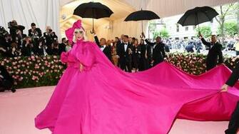 Lady Gaga Makes A Grand Entrance At Met Gala Cnn Video