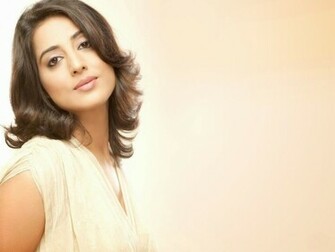 Mahie Gill Actress Full HD Wallpaper