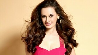 Actress Evelyn Sharma HD Bollywood Wallpaper Smshousepk