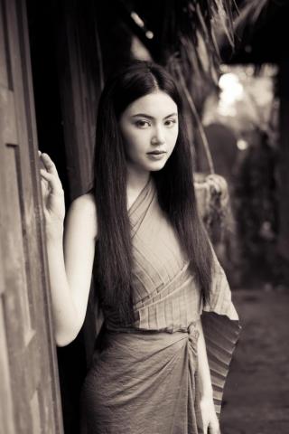 Davika Hoorne Mobile Wallpaper Photo Background Image