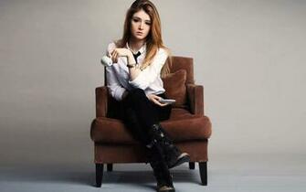 Chrissy Costanza Wallpaper