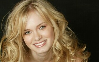 Sara Paxton HD Wallpaper