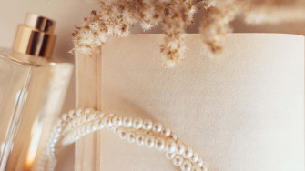 Experience Impeccable Elegance With Vintage Aesthetic Wallpaper