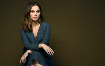 Wallpaper Look Pose Actress Natalie Portman Image For Desktop