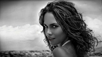 Halle Berry Wallpaper