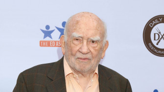 Edward Asner White Aesthetic Wallpaper