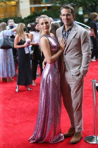 Blake Lively Ryan Reynolds Attend Guy Premiere Photos