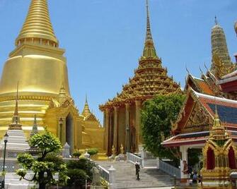 Wat Phra Kaeo Bangkok Thailand Grand Palace Original