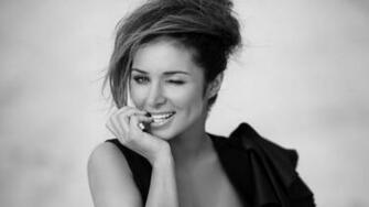 Women Black And White Smiling Background Wallpaper