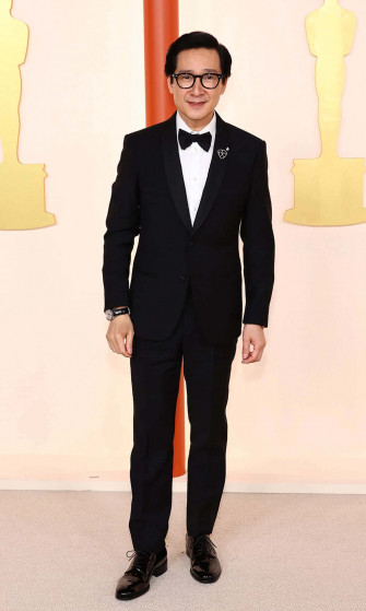 Ke Huy Quan Posing With A Charming Smile Wallpaper