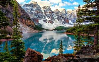 Beautiful Moraine Lake HD