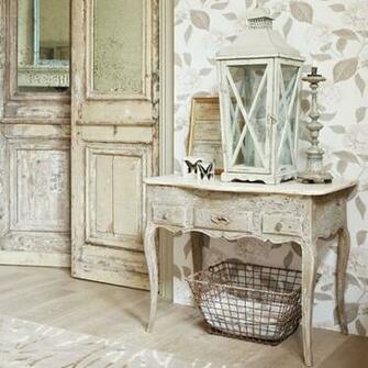 Quaint Cottage Setting The Distressed Wood Coffee Table Is A Bit Of