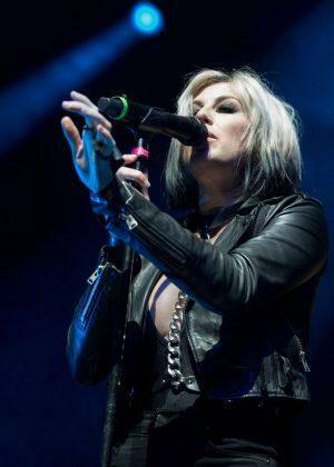 Sarah Barthel Kroq Almost Acoustic Christmas In Inglewood
