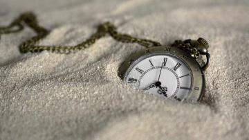 Pocket Watch In Sand UHD 4k Wallpaper
