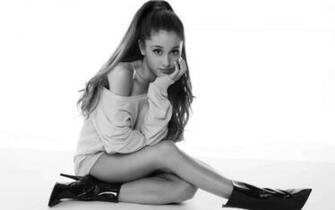 Ariana Grande Wallpaper