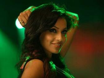 HD Desktop Wallpaper Screensaver Background Bollywood Actress Model