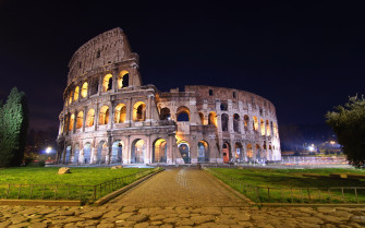 Stunning HD Wallpaper Of Rome S Iconic Colosseum At Night
