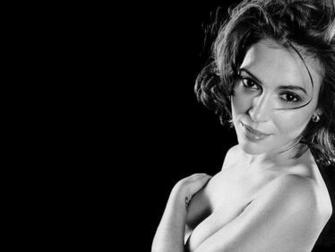 American Actress Alyssa Milano Dark Themed HD Wallpaper