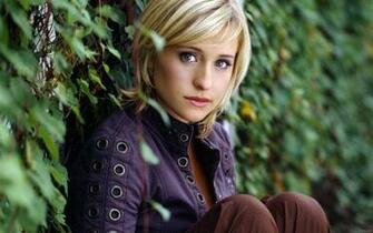 Allison Mack Wallpaper