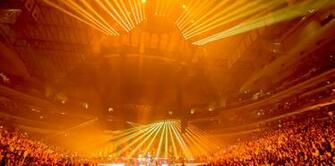 Maroon Kicks Off World Tour With Clay Paky Mythos Fixtures And