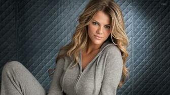 Brooklyn Decker Wallpaper