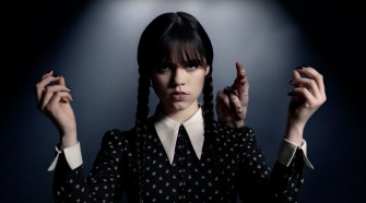 New Photo Of Jenna Ortega As Wednesday Addams In Tim Burton S