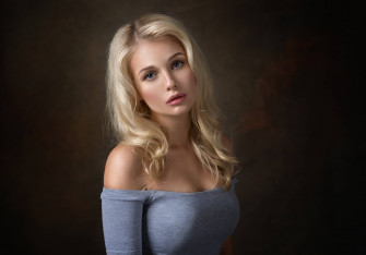 Blonde Female Model Pouty Face Wallpaper