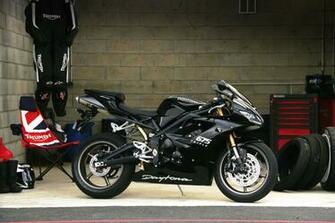 Triumph Daytona G Wallpaper Background