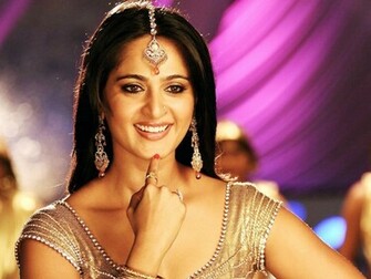 Anushka Shetty Cute Face Full HD Wallpaper