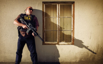 Breaking Bad Dean Norris Hank Schrader Shadow Rifle Dea Television