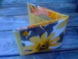Wall Paper Samples On Crafts Wallet Made Of 70s Vinyl Wallpaper Book