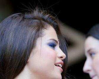 Selena Gomez Wallpaper