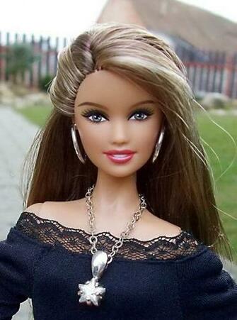 At In Barbie Doll HD Wallpaper
