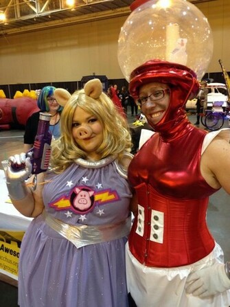 Miss Piggy Wallpaper And Tom Servo By