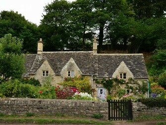 English Cottage Wallpaper