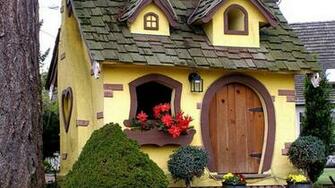 Tiny Gingerbread House Wallpaper HD