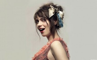 Zooey Deschanel Background Wallpaper High Definition Quality
